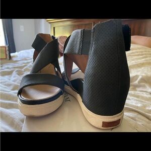 Dr scholls size 10 wedged sandal